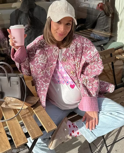 Bequeme Damenjacke mit Isolierung für Herbst und Winter