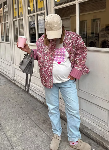 Bequeme Damenjacke mit Isolierung für Herbst und Winter