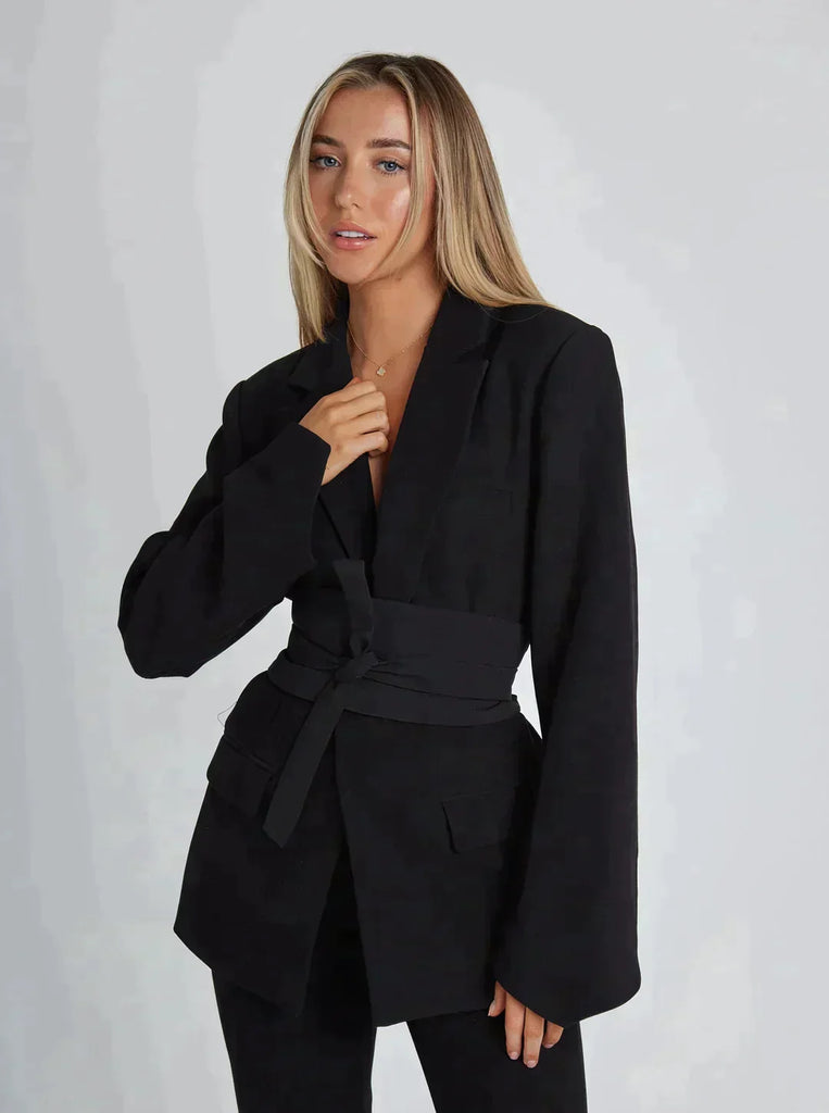 Stylischer Blazer mit Gürtel